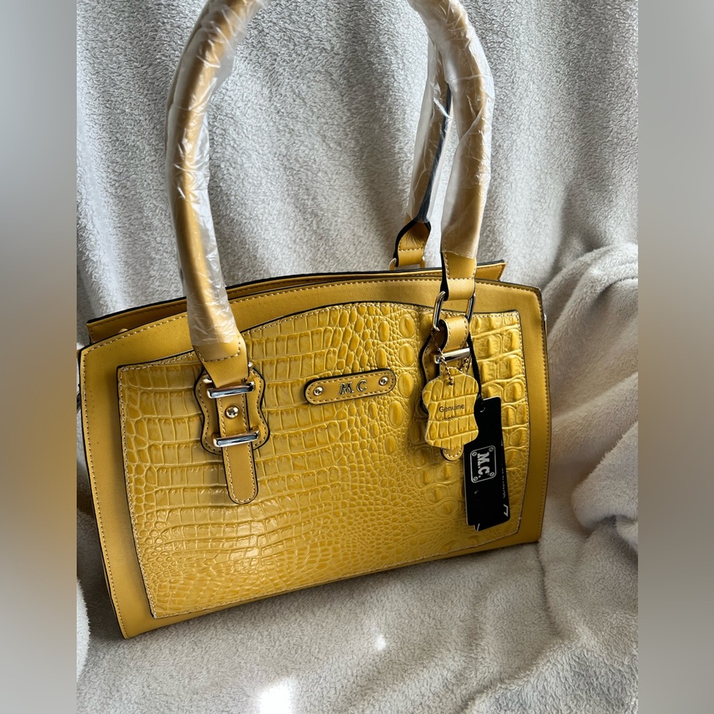 NWT Fashionable Shoulder Bag Yellow